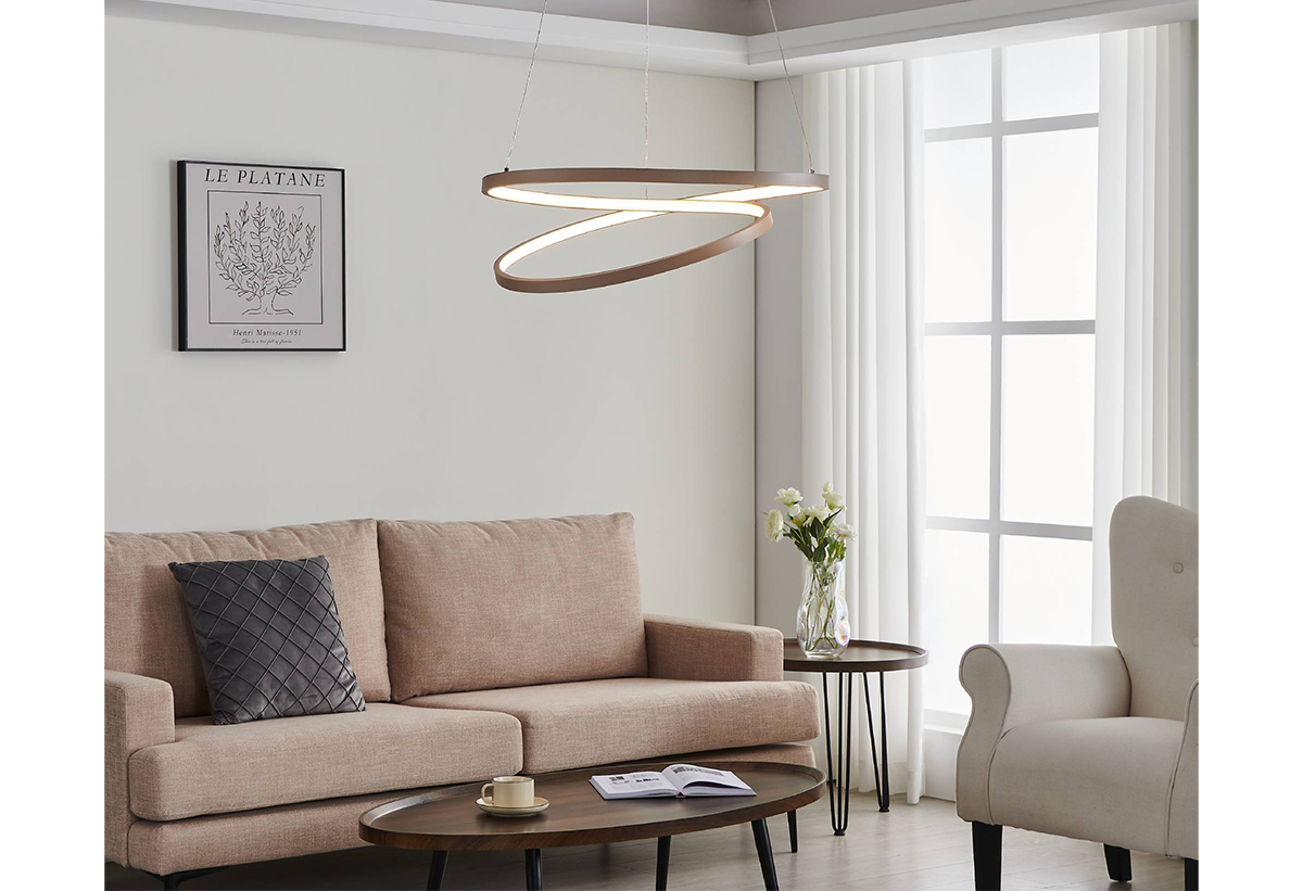 Το φωτιστικό εγκατεστημένο σε ένα σαλόνι.